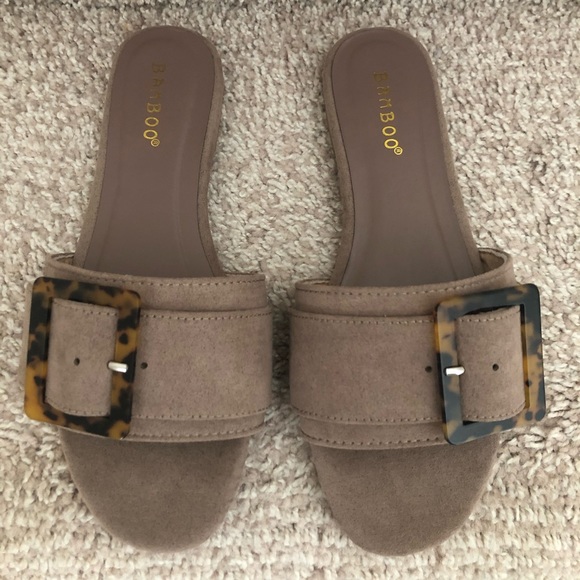 Women’s Flat Sandals / Slip Ons With Buckle - Picture 2 of 5